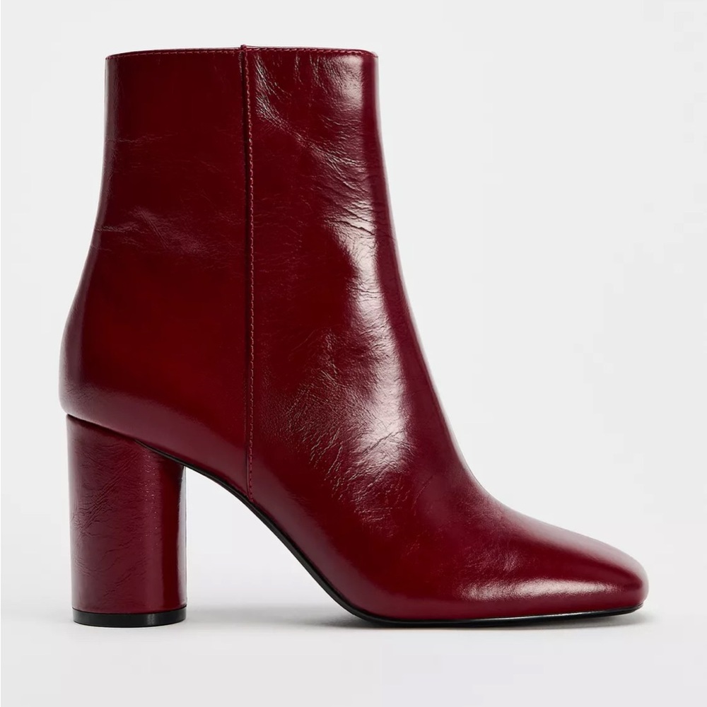 Zara Red Ankle Boots Sleek Modern Design